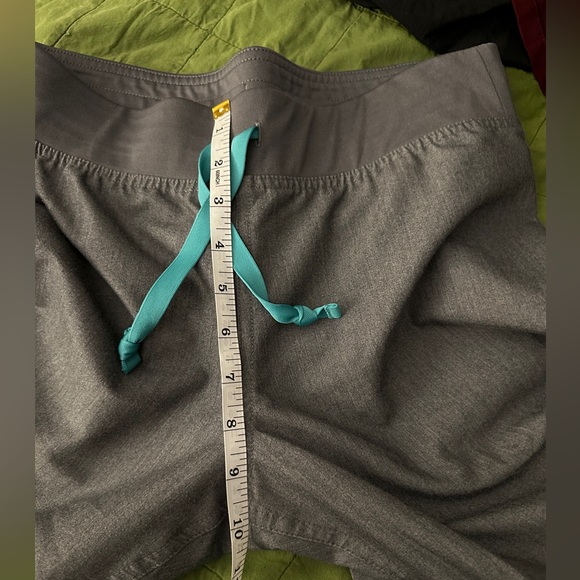 Figs scrubs bottoms, gray with blue drawstrings. Women’s XS Technical Collection - Picture 7 of 12